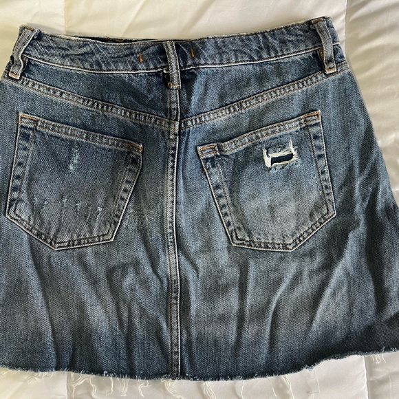 We the Free Fly Distressed Frayed Hem Mini Skirt Denim Skirt Acid Washed - Picture 3 of 4